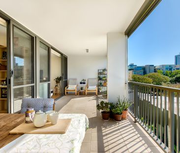 STUNNING APARTMENT WITH THE SIZE & THE VIEWS! - Photo 1