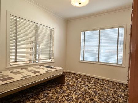 NORTH GRIFFITH LOCATION - Photo 5