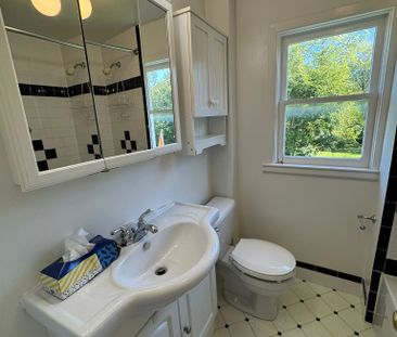 For Lease - 23 Yongeview Avenue, Richmond Hill, Ontario - Photo 3