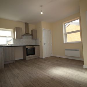 1 Bedroom Flat for Rent - Photo 2