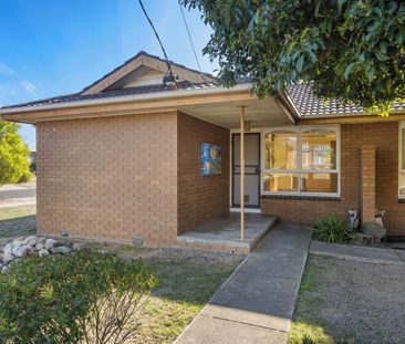TWO BEDROOM UNIT LOCATED IN WENDOUREE - Photo 3