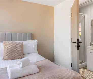 1 bedroom (within a 6-bed student cluster apartment), all en-suite ... - Photo 4