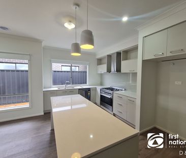 Open Plan Living - Photo 2