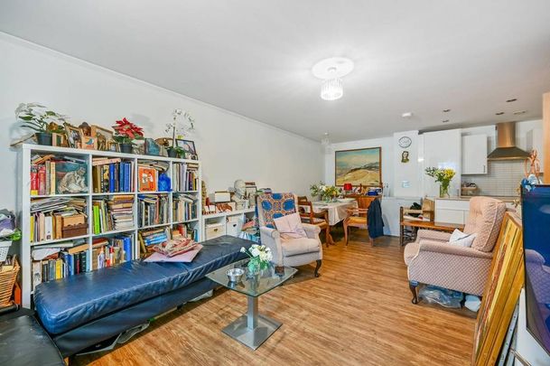 3 bedroom flat to rent - Photo 1