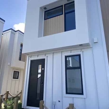 Modern Townhouse in Paremata - Photo 4