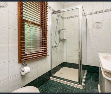 Art Deco Delight - Photo 6