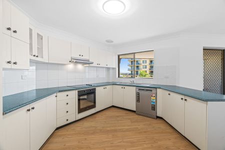 Refurbished Two Bedroom Unit - Photo 4