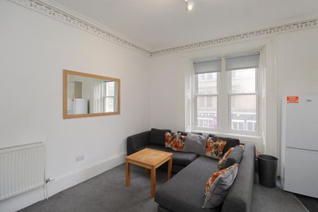 1 bedroom in a flat share to rent - Photo 2