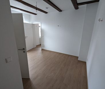 Außergewöhnliche 3,5 R Wohnung in einem aufwändig renovierten Fachwerkhaus in der Hattinger Altstadt - Photo 1