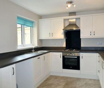 3 bedroom semi-detached house to rent - Photo 6