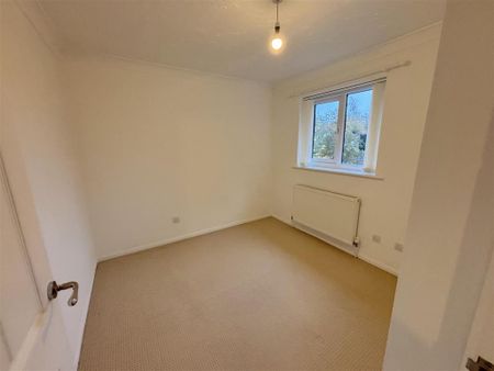 3 bedroom end of terrace house to rent - Photo 3