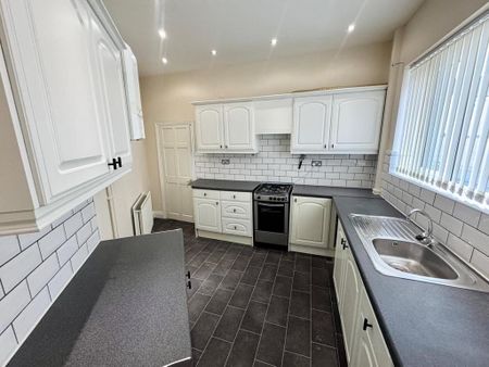 2 bedroom end of terrace house to rent - Photo 3