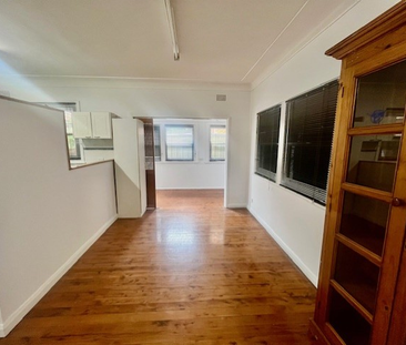 2-Bedroom Home in Prime Cardiff Location – Water Included! - Photo 5