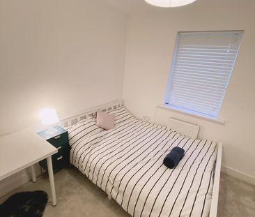 Room in a Shared House, Bradford Road, M40 - Photo 3