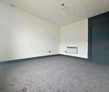 Flat, Carters Green, West Bromwich, B70 - Photo 2