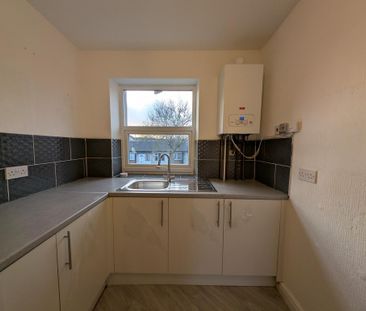 3 bedroom flat to rent - Photo 4
