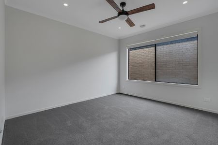18 Poe Circuit, Officer VIC 3809 - House For Rent | Domain - Photo 5