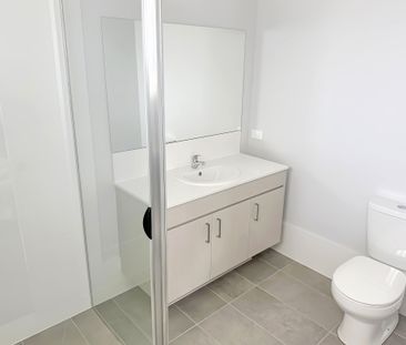 SPACIOUS THREE-BEDROOM HOME WITH ENSUITE, DOUBLE GARAGE & ENCLOSED ... - Photo 4