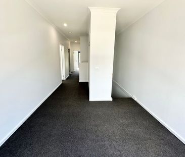 21 Limestone Drive, Berwick, Vic 3806 - Photo 5