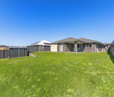 Stylish Family Home in Quiet Wadalba Location - Photo 6