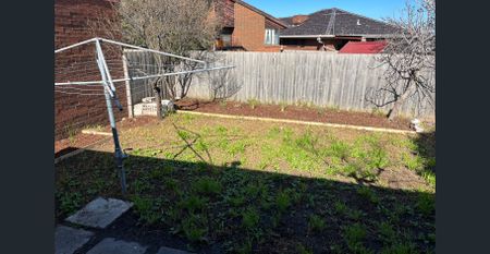 BEAUTIFULLY RENOVATED HOME - HEART OF TULLAMARINE! - Photo 3