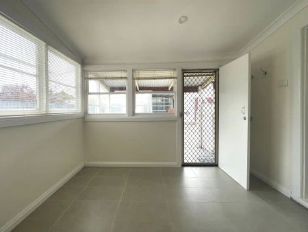 “Charming Art Deco Home in Prime Reservoir Location” - Photo 2