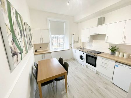 1 Bedroom Property in Main Street - Photo 2