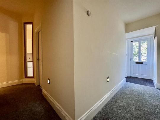 1 bedroom character property to rent - Photo 1