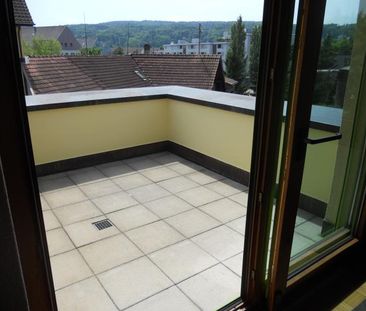 Charmante Attika-Wohnung mit Balkon - Photo 2