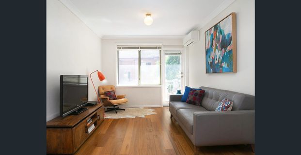 Well-maintained apartment in a quiet yet convenient location - Photo 1