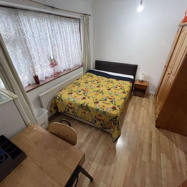 1 bedroom in a house share to rent - Photo 1