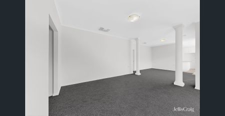 Contemporary Comfort Meets Easy Living in Bentleigh - Photo 3