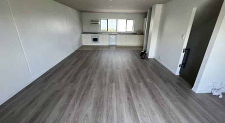 New Lynn, 3 bedrooms - Photo 2