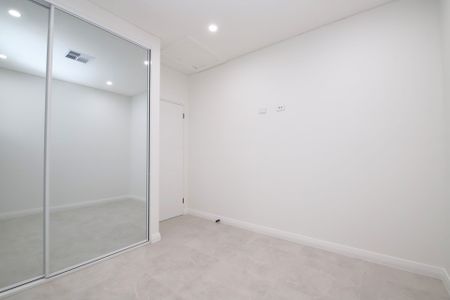 Brand New High-Spec Three-Bedroom Granny Flat - Photo 2