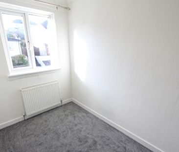 4 bedroom semi-detached house to rent - Photo 5