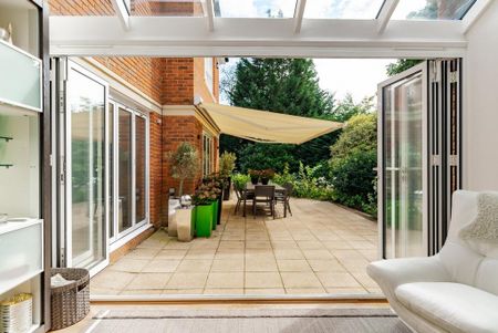 6 bedroom detached house to rent - Photo 3