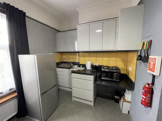 1 bedroom in a house share to rent - Photo 1