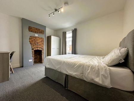4 bedroom terraced house to rent - Photo 3
