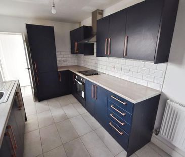 4 bedroom terraced house to rent - Photo 3