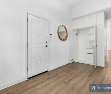 MODERN AND WELL APPOINTED IN CONVENIENT LOCATION - Photo 5