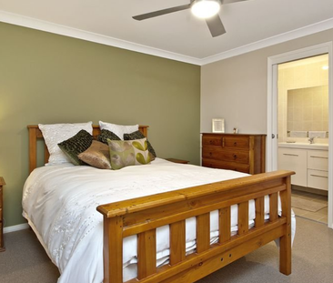 Comfort and Convenience in a Quiet Kellyville Ridge Street - Photo 4