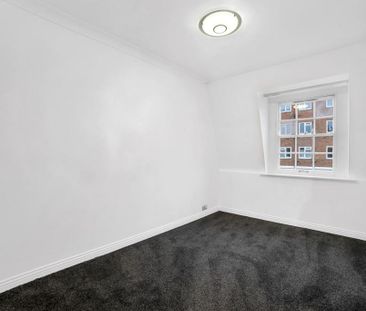 5 bedroom end of terrace house to rent - Photo 4