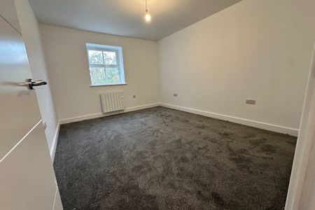 High Street - Photo 2