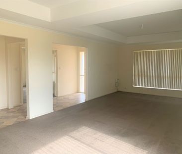 Stunning Large 4 Bedroom Family Home - Photo 5