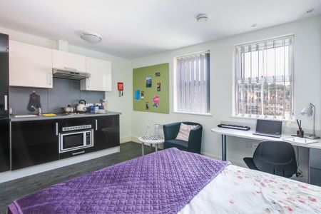 1 bedroom in a flat share to rent - Photo 3