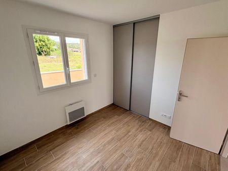 Location Maison 4 pièces 85m² VALLON PONT D ARC 07150 - Photo 2