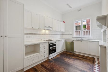Lovely Family Home! - Photo 3