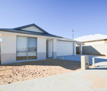 Brand New Three Bedroom Dual Living Property! - Photo 4
