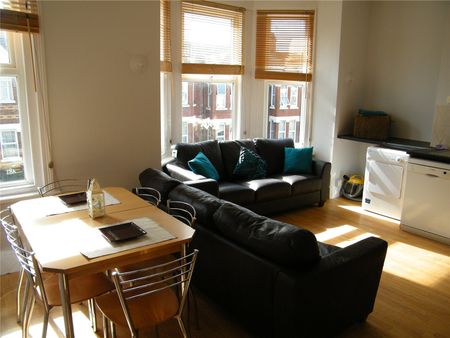 5 bedroom semi-detached house to rent - Photo 2