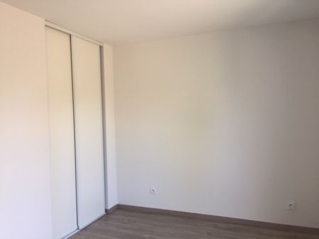Location Appartement 3 pièces 68m² - Photo 2